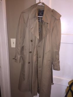 Vintage Burberrys trench coat size 46 reg
