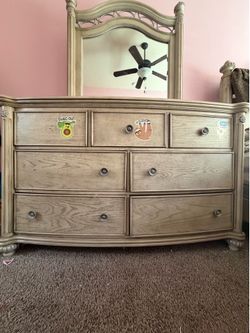Dresser with mirror for free