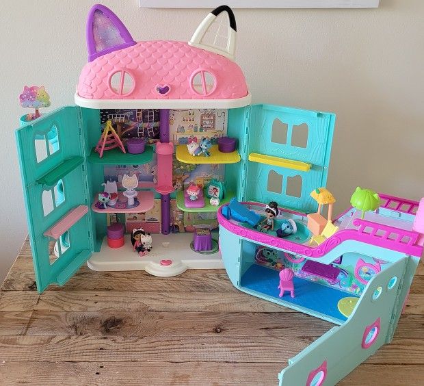 Gabby Dollhouse & Boat With Figures