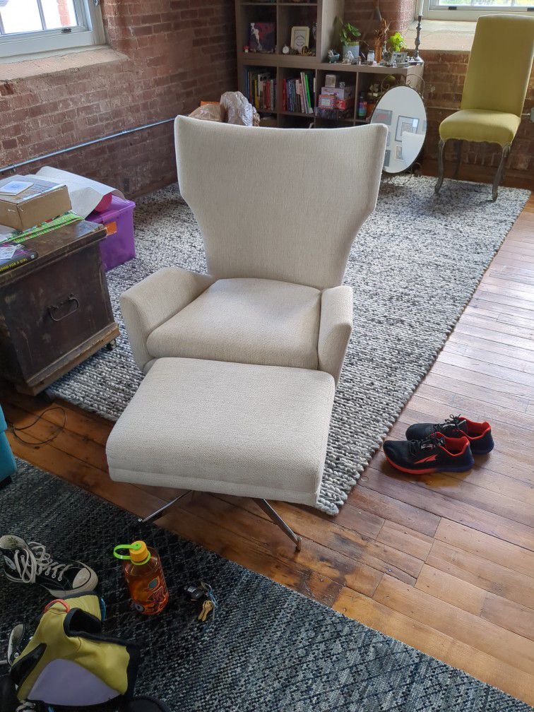 Swivel Chair With Ottoman 