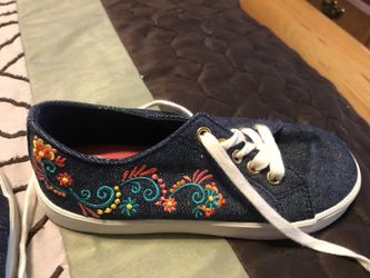 Elena sneakers girls size 11