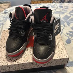 Jordan 4 Gradeschool Size 4 