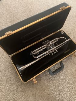 Bach Trumpet / Silver Finish / w/Hard Case - EC!