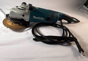 Makita GA7031Y 7 Inch Angle Grinder 15 Amp Corded Side Handle