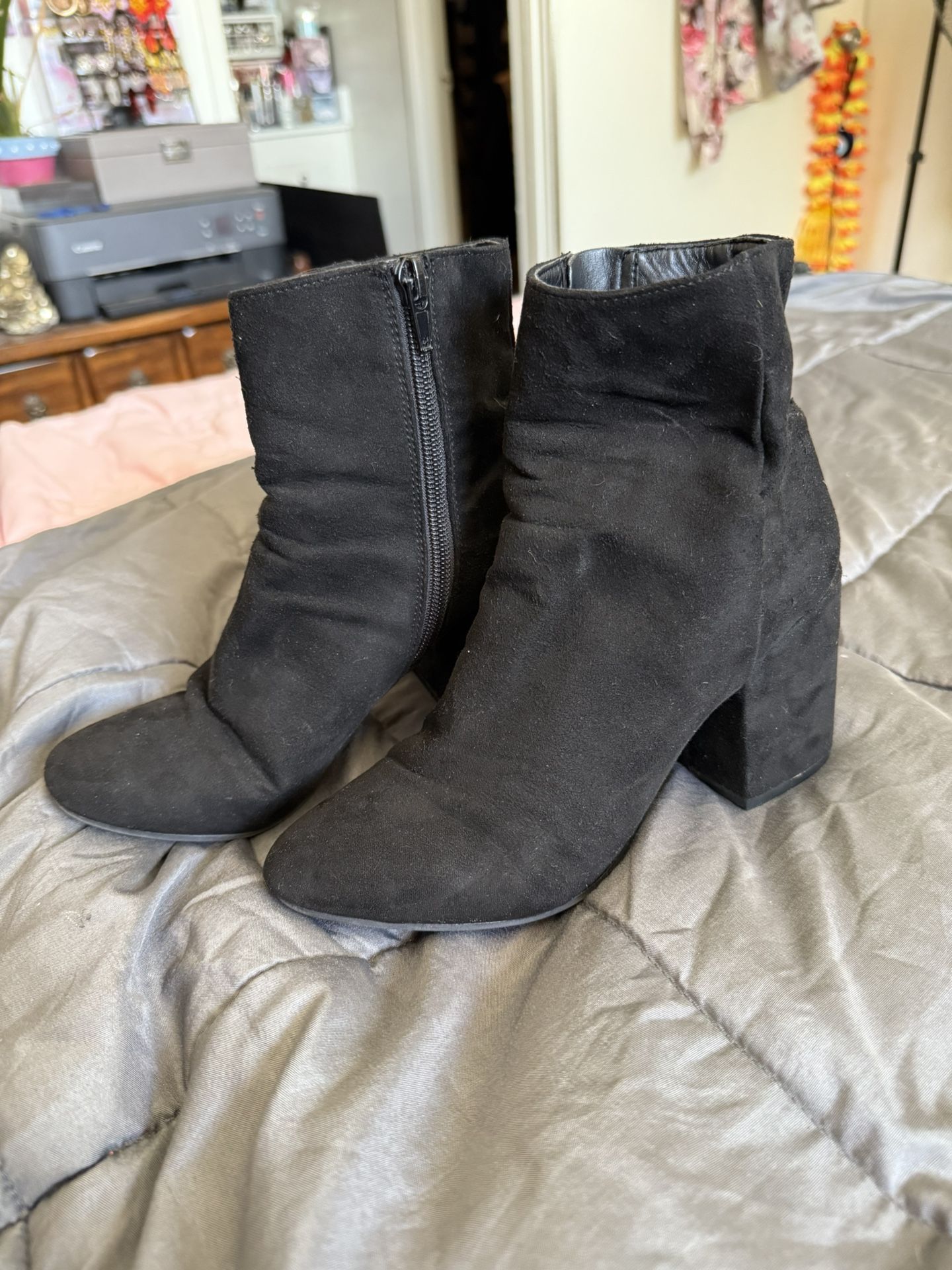 Bar III Gatlin Black Faux Suede Chunky Heel Booties Size 5M