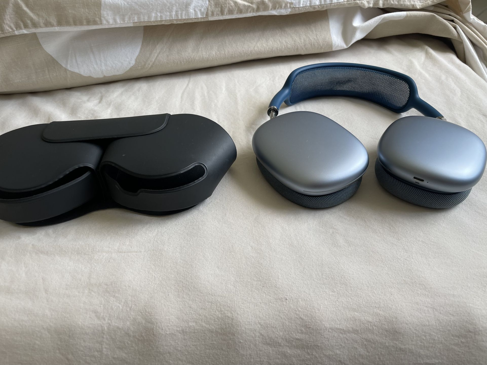 Airpod Pro Maxes Blue