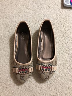 BRAND NEW: Gucci Canvas Flats size 37 (6.5 or 7)