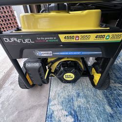 Champion Dual Fuel (gasoline/propane ) Portable Generator 4550 watts in excellent