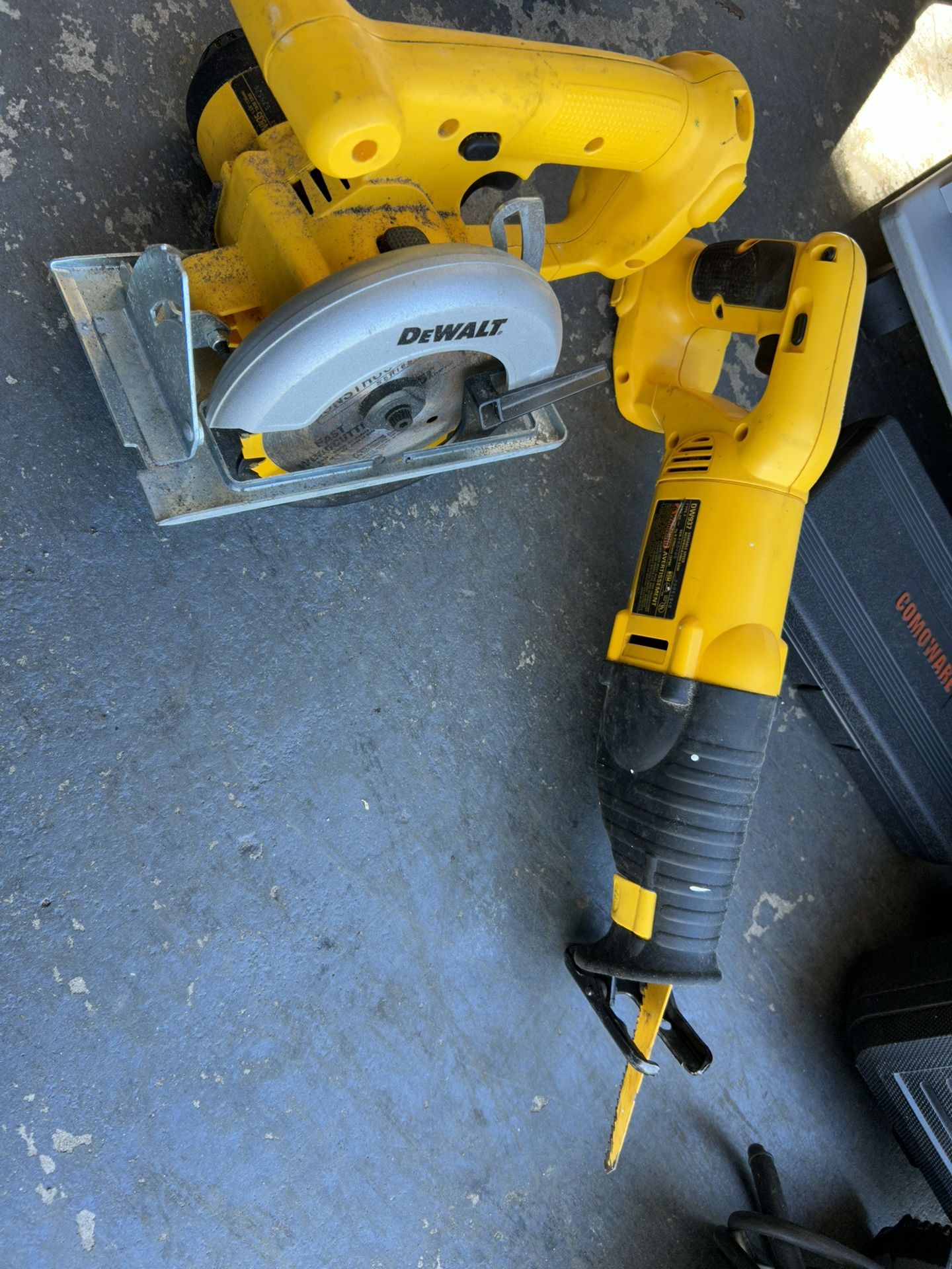Dewalt saw