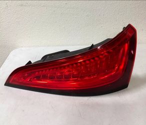 2013-2017 AUDI Q5 SQ RIGHT SIDE TAIL LIGHT OEM USED