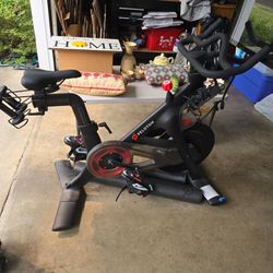 Peloton bike like new