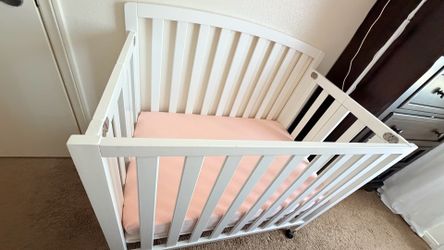 Mini crib Davinci Dylan and mattress Moonlight