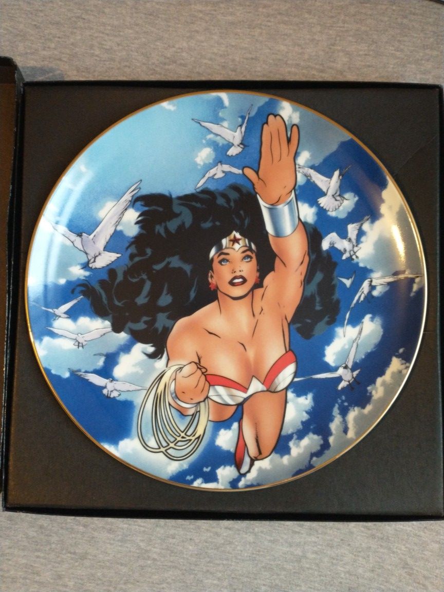 Wonder Woman WB DC collector plate by Adam Hughes 1996