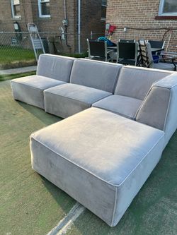 SECTIONAL SOFA - LIKE NEW