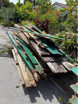 Free wood / Madera de cerca vieja