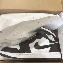 WMNS Air Jordan 1 Mid Black/White