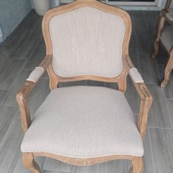 4 Sillones estilo Luis XVI / campestre francés de la marca Christopher Knight Home, modelo Baldner, en perfecto estado.