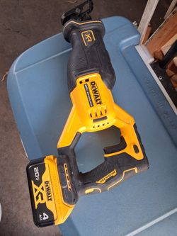 Dewalt XR reciprocating saw with xR 4ah battery