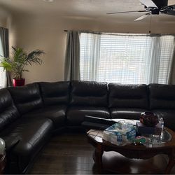 Black Leather 3-Piece Sectional Couch – Great Condition, Spacious & Comfortable