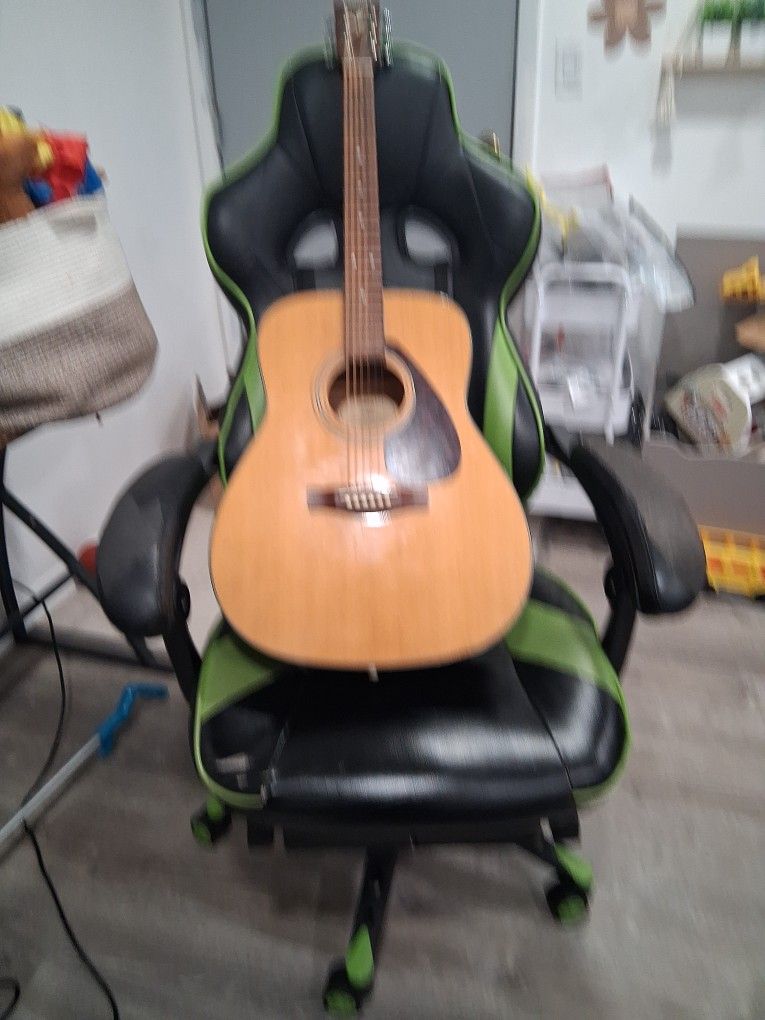 Yamaha Guitar