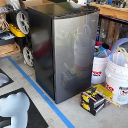 Midea Compact Refrigerator 