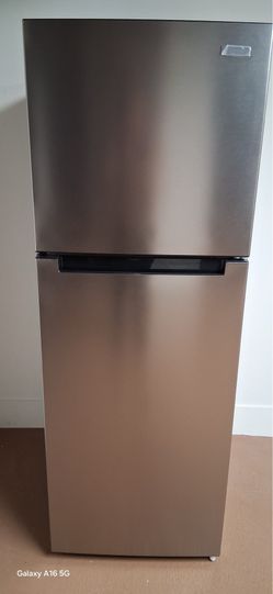 10.1 cu. fL. Top Freezer Refrigerator in Stainless Steel