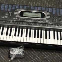 Casio Wk-1600 76 Key Keyboard Synthesizer