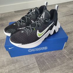 New Men's Nike Giannis Shoes (Size 8.5)