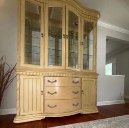 Broyhill Blonde China/Display Cabinet