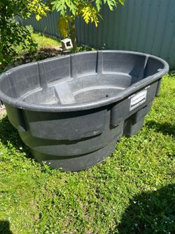 Rubbermaid 150 gal stock tank