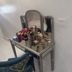 Make up vanity
