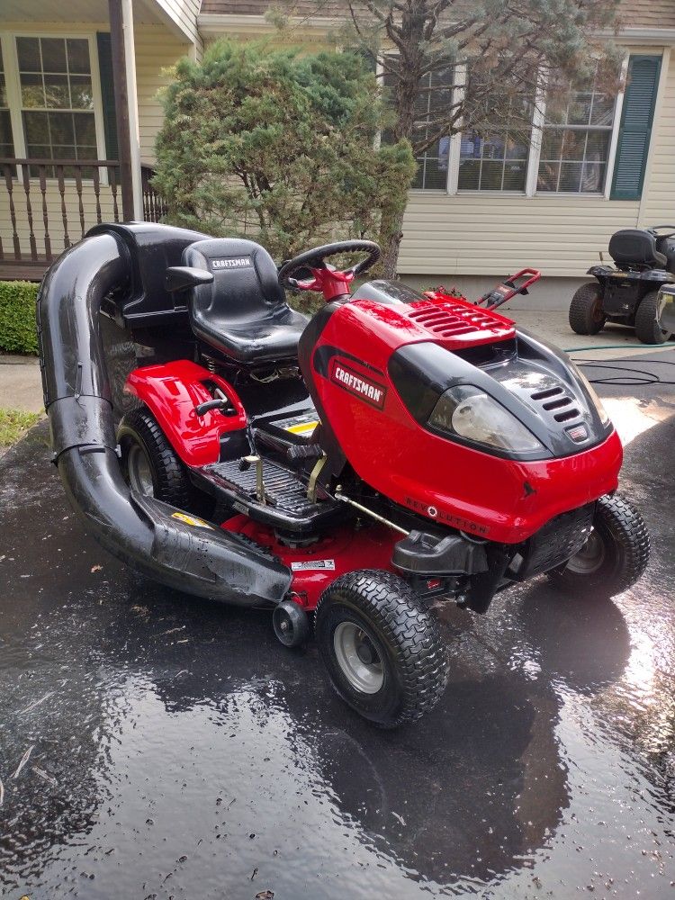 CRAFTSMAN ZERO TURN RIDING MOWER WITH BAGGER