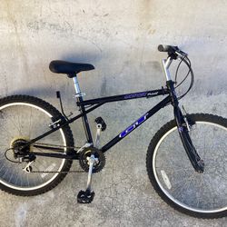 GT OUTPOST TRAIL MOUNTAIN BIKE