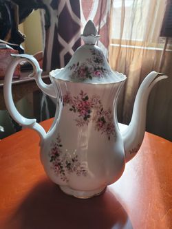 Vintage Royal Albert Lavender Rose Teapot