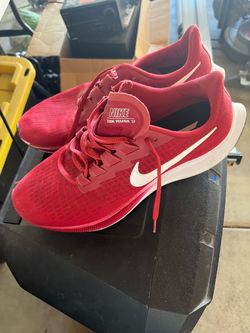 NIKE SHOES SIZE 10