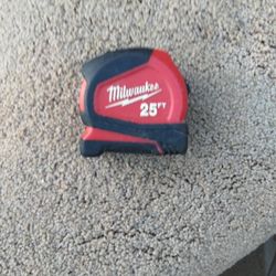 Milwaukee 25ft Tape Measure 