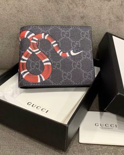 Mens Gucci Wallet Monogram Snake Bi-Fold GG Wallet Authentic for Sale in  Thornwood, NY - OfferUp