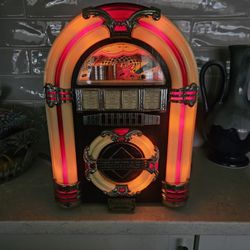 Thomas Collector's Edition Jukebox Radio CR-11 – Retro Style – Cassette Input