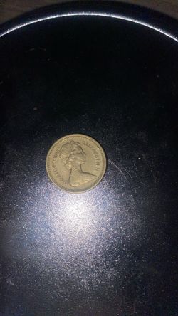 Elizabeth 1983 coin On my way! Pound