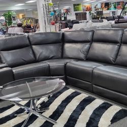 Black Leather Power 6pc Sectional $3,499/

Seccional Power de cuero negro de 6 piezas $3,499

