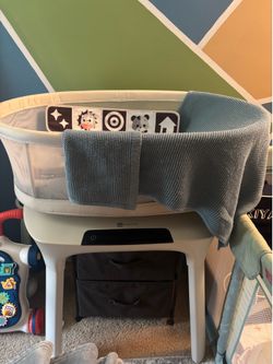 4moms MamaRoo Smart Bassinet - Excellent Condition