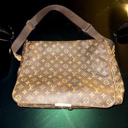 Louis Vuitton Messenger Bag