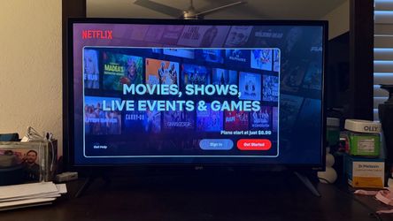 ONN Roku TV Flat Screen Monitor 32”
