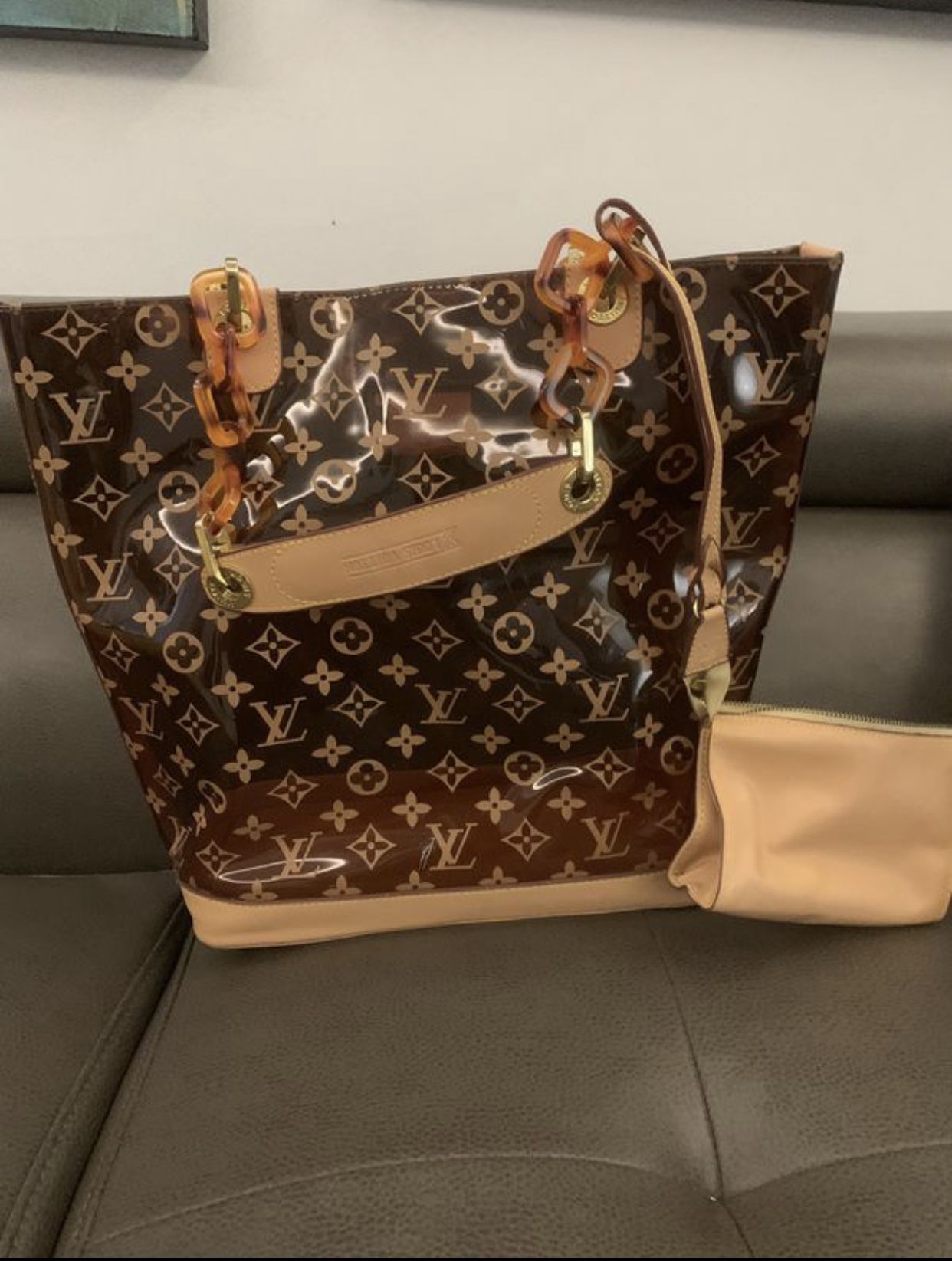 Louis Vuitton woman hand bag - negotiable