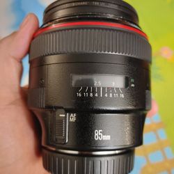 Canon 85mm F1.2 1.2 II DSLR CAMERA LENS FOR SALE 