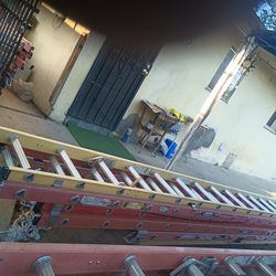 32 Ft Fiberglass Glidesafe Extension Ladder 