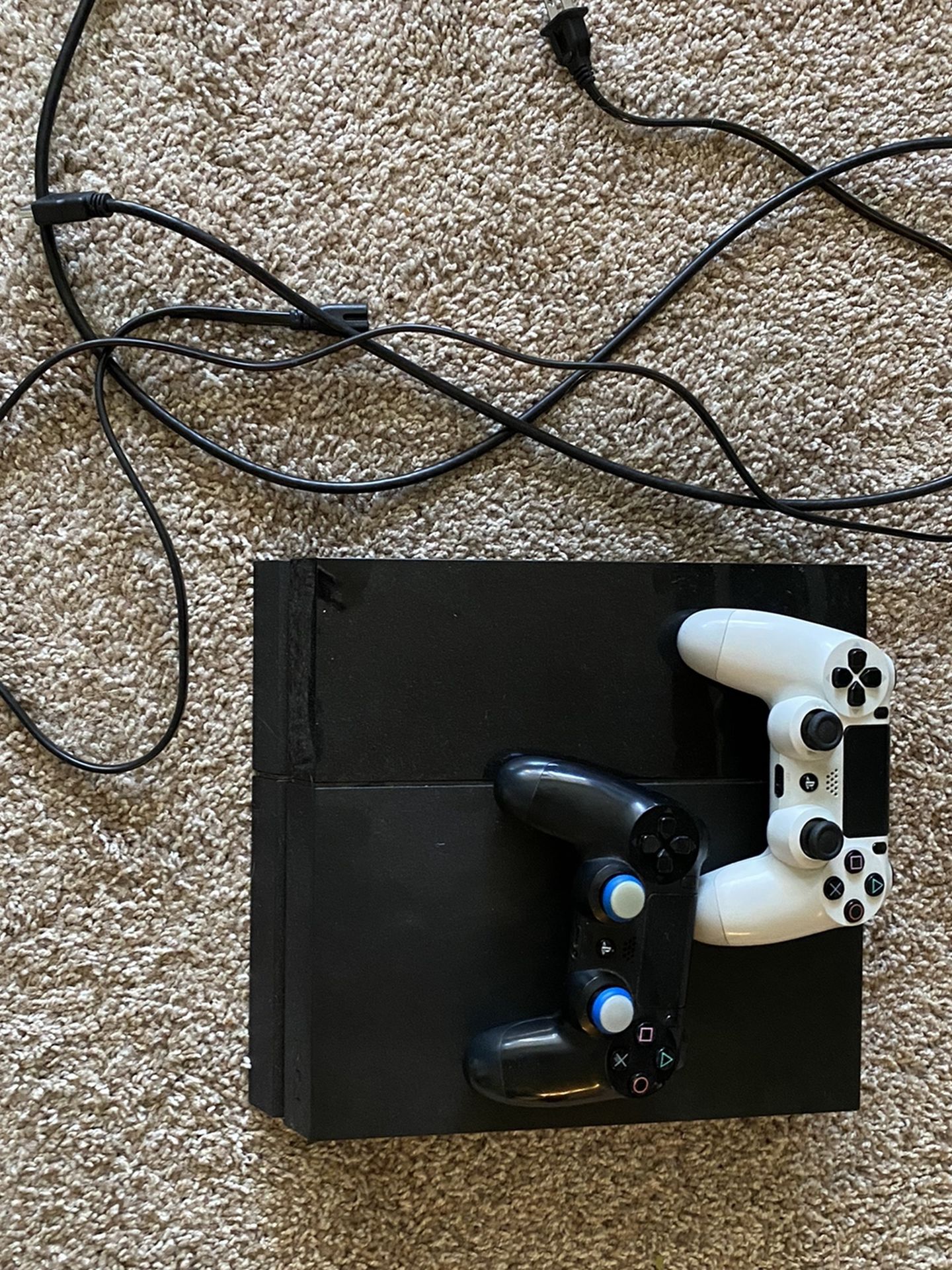 PS4 500gb & 2 Controllers