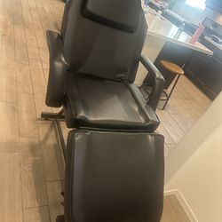 Black Cosmetic Chair