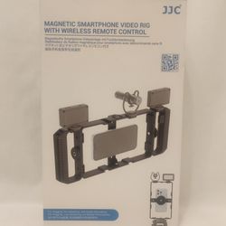 Magnetic smartphone video rig with wireless controller