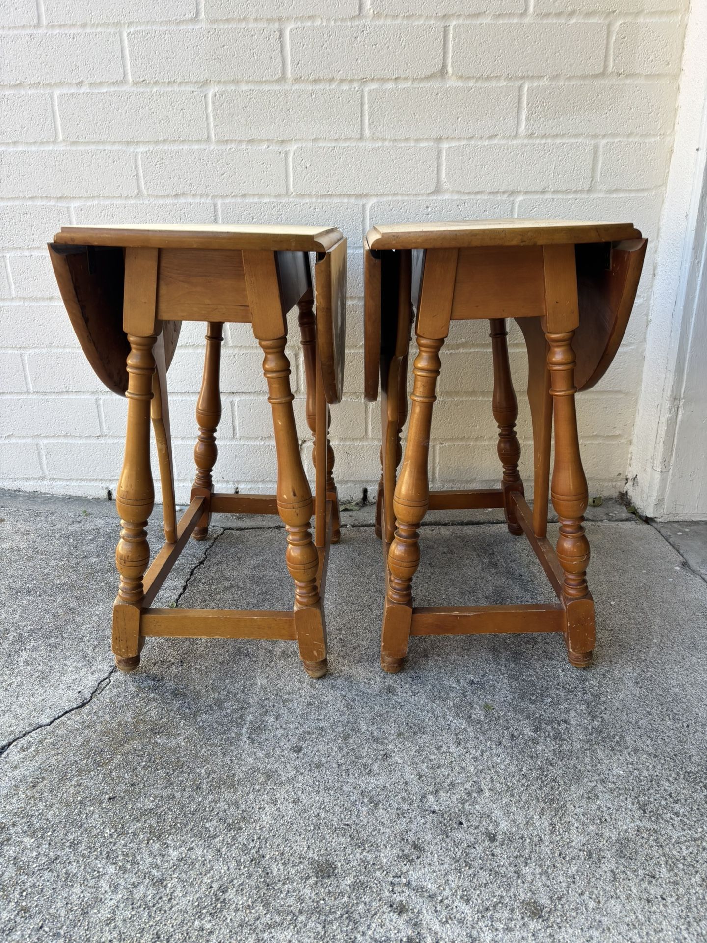 Vintage Pair of Northwest Chair Company Drop Leaf Folding Side Tables 